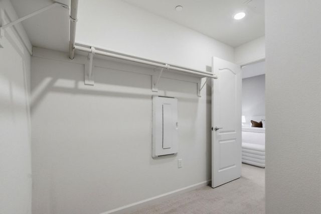 157 Llano De Los Robles Avenue 4, San Jose, CA 95136