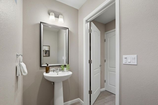 157 Llano De Los Robles Avenue 4, San Jose, CA 95136