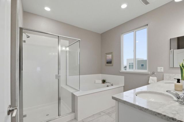 157 Llano De Los Robles Avenue 4, San Jose, CA 95136