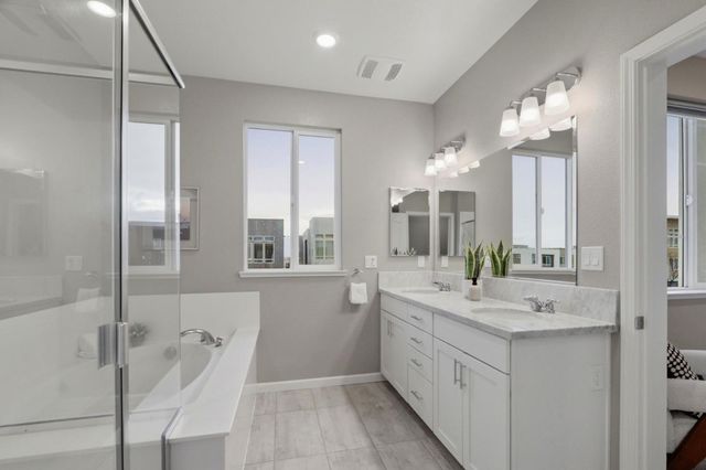 157 Llano De Los Robles Avenue 4, San Jose, CA 95136