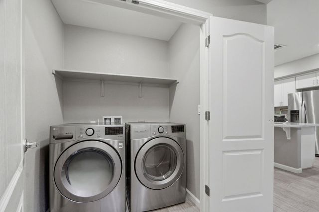 157 Llano De Los Robles Avenue 4, San Jose, CA 95136