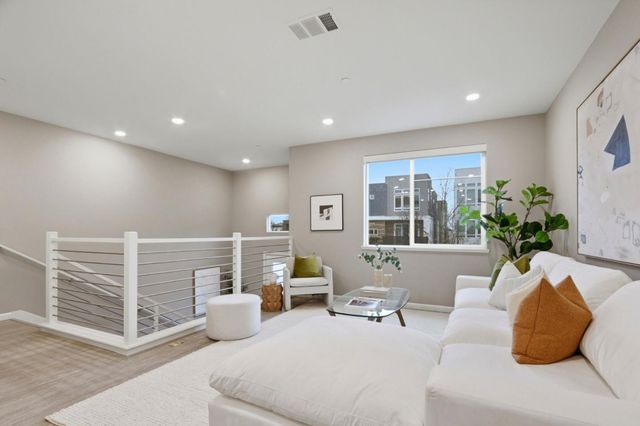 157 Llano De Los Robles Avenue 4, San Jose, CA 95136