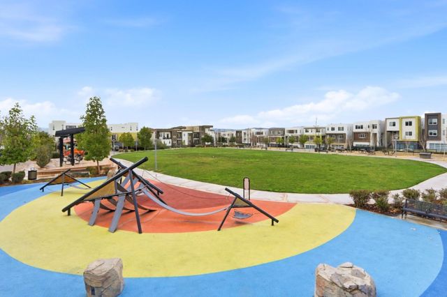 157 Llano De Los Robles Avenue 4, San Jose, CA 95136