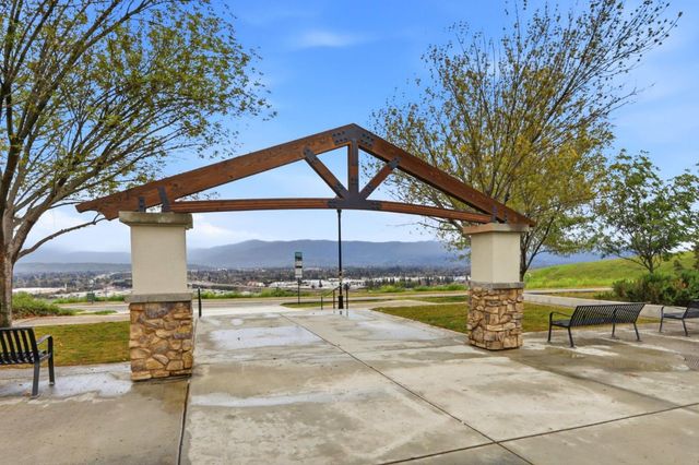 157 Llano De Los Robles Avenue 4, San Jose, CA 95136