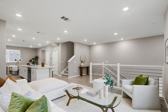 157 Llano De Los Robles Avenue 4, San Jose, CA 95136