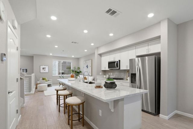 157 Llano De Los Robles Avenue 4, San Jose, CA 95136