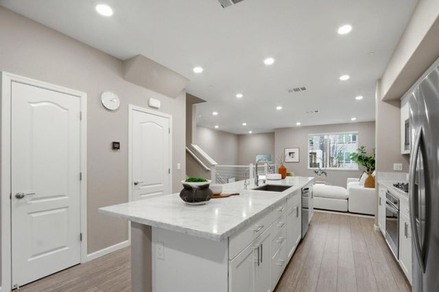 157 Llano De Los Robles Avenue 4, San Jose, CA 95136