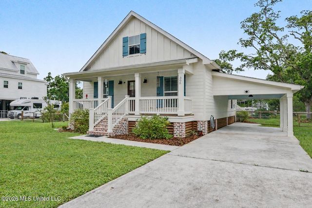 305 Hoffman Lane, Waveland, MS 39576