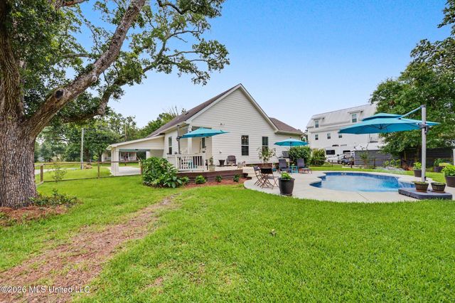 305 Hoffman Lane, Waveland, MS 39576