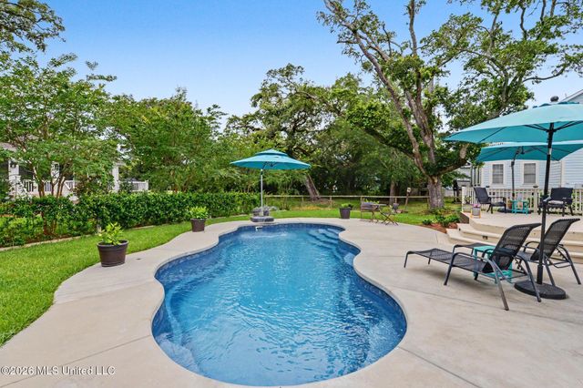 305 Hoffman Lane, Waveland, MS 39576