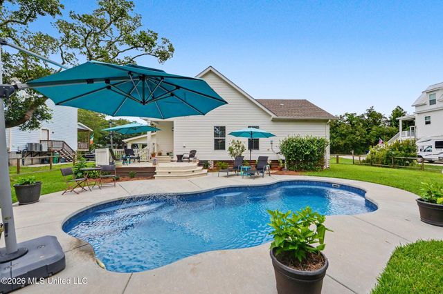 305 Hoffman Lane, Waveland, MS 39576