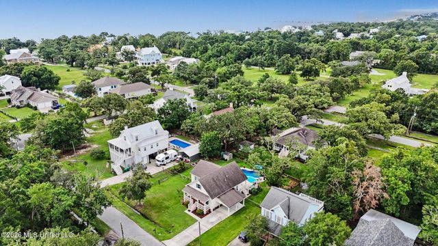 305 Hoffman Lane, Waveland, MS 39576
