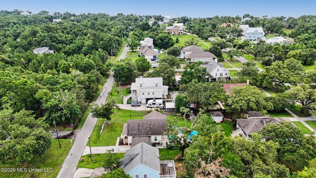 305 Hoffman Lane, Waveland, MS 39576