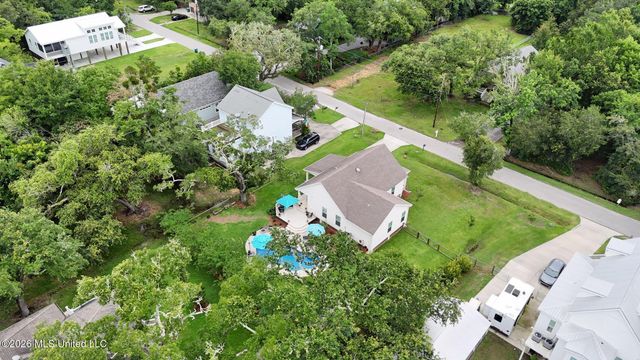 305 Hoffman Lane, Waveland, MS 39576