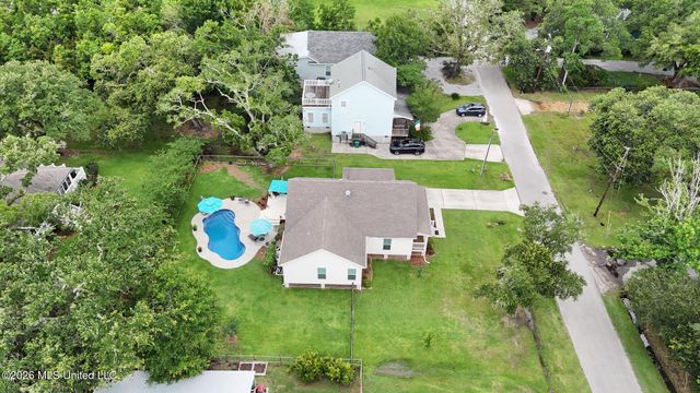 305 Hoffman Lane, Waveland, MS 39576