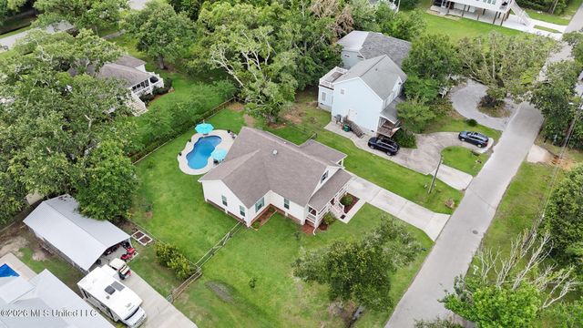 305 Hoffman Lane, Waveland, MS 39576