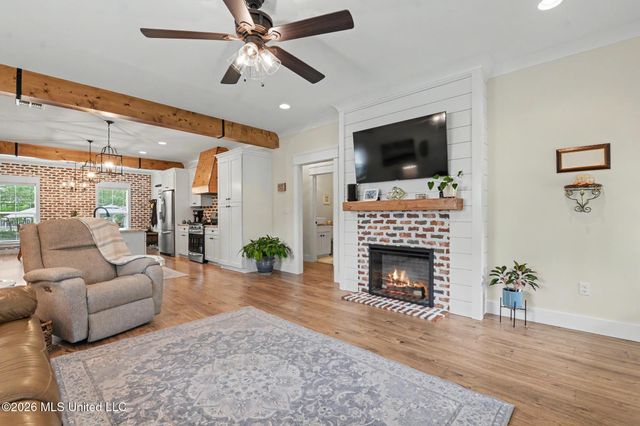 305 Hoffman Lane, Waveland, MS 39576