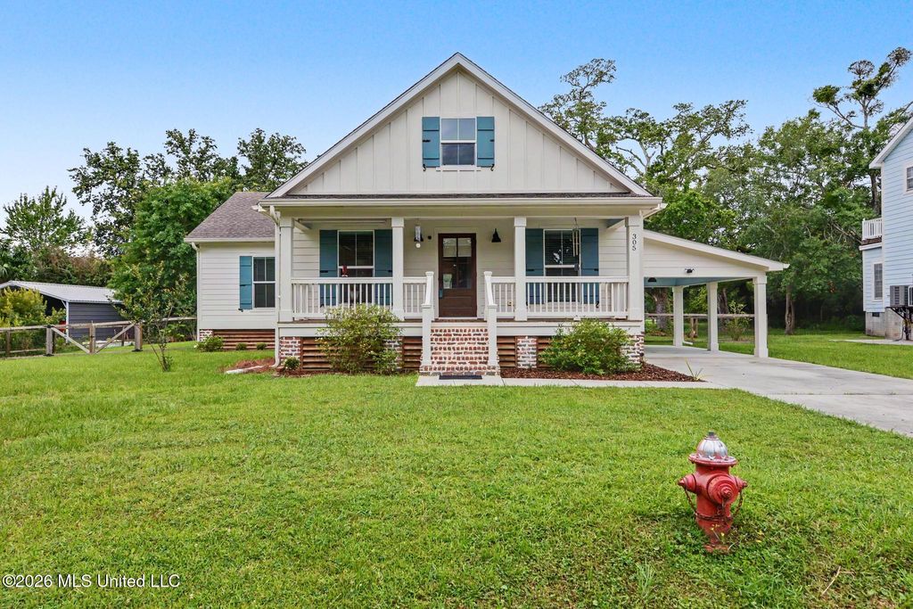 305 Hoffman Lane, Waveland, MS 39576