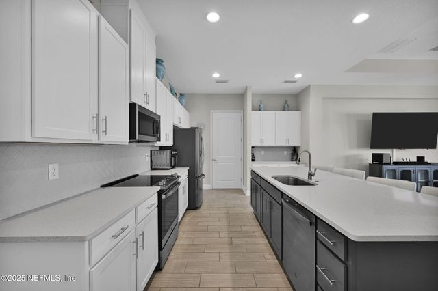 1724 AUSTIN LAKE Way, Middleburg, FL 32068