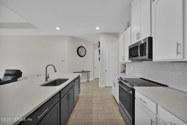 1724 AUSTIN LAKE Way, Middleburg, FL 32068