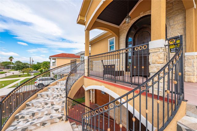 615 29th Street, San Leon, TX 77539