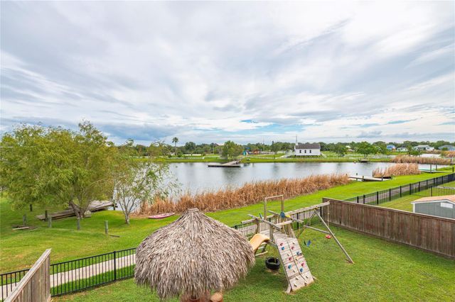615 29th Street, San Leon, TX 77539