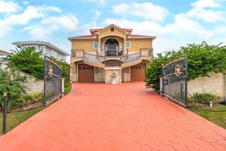 615 29th Street, San Leon, TX 77539
