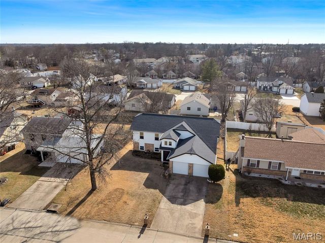 17 Trade Winds Drive, St Peters, MO 63376