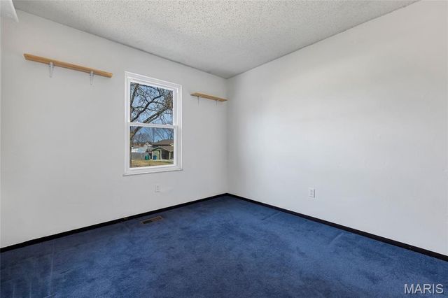 17 Trade Winds Drive, St Peters, MO 63376