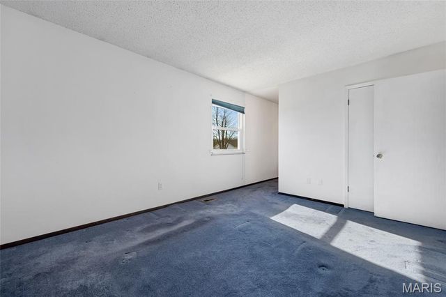 17 Trade Winds Drive, St Peters, MO 63376