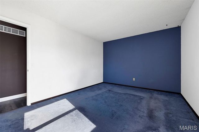 17 Trade Winds Drive, St Peters, MO 63376