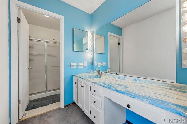 17 Trade Winds Drive, St Peters, MO 63376