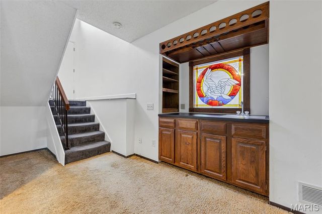 17 Trade Winds Drive, St Peters, MO 63376