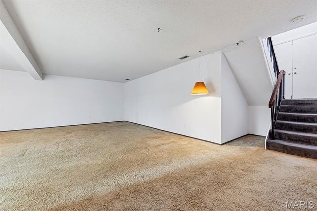 17 Trade Winds Drive, St Peters, MO 63376