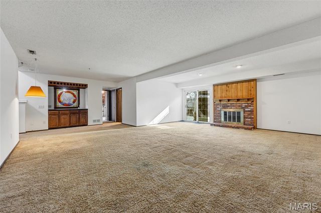 17 Trade Winds Drive, St Peters, MO 63376