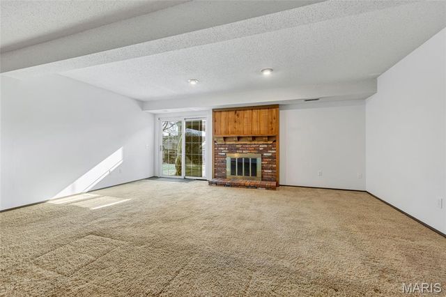 17 Trade Winds Drive, St Peters, MO 63376