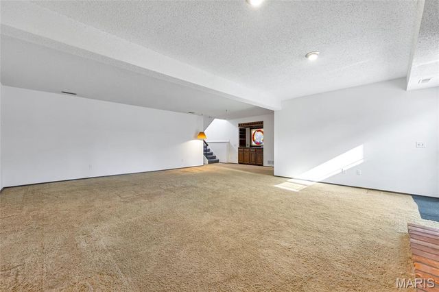 17 Trade Winds Drive, St Peters, MO 63376