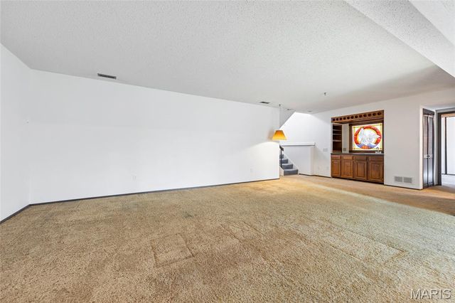 17 Trade Winds Drive, St Peters, MO 63376