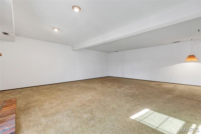 17 Trade Winds Drive, St Peters, MO 63376