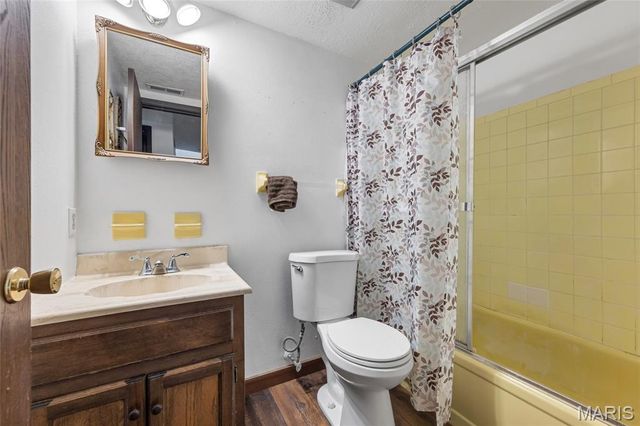 17 Trade Winds Drive, St Peters, MO 63376