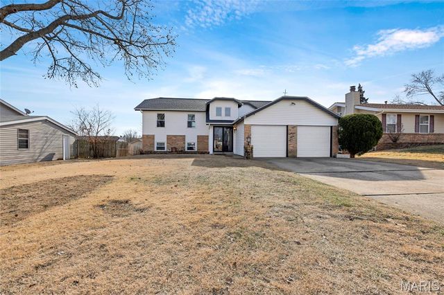 17 Trade Winds Drive, St Peters, MO 63376