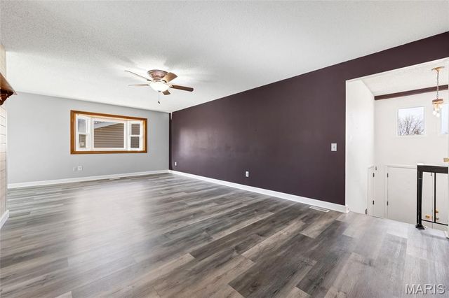 17 Trade Winds Drive, St Peters, MO 63376