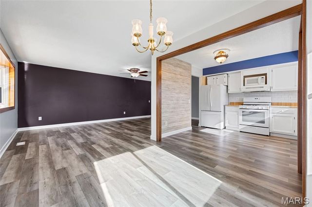 17 Trade Winds Drive, St Peters, MO 63376