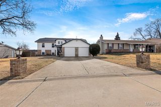 17 Trade Winds Drive, St Peters, MO 63376