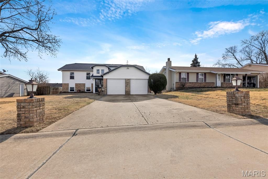 17 Trade Winds Drive, St Peters, MO 63376