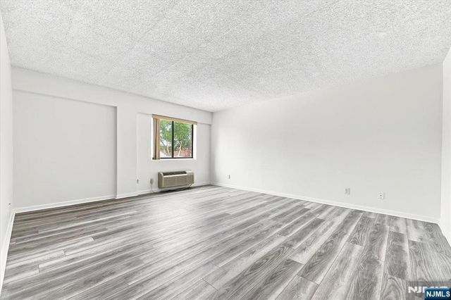 55 Clinton Place 404, Hackensack, NJ 07601