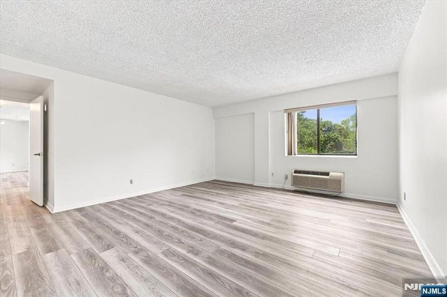 55 Clinton Place 404, Hackensack, NJ 07601