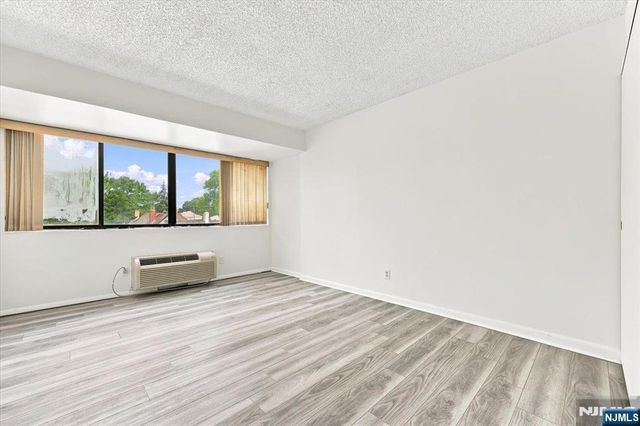 55 Clinton Place 404, Hackensack, NJ 07601