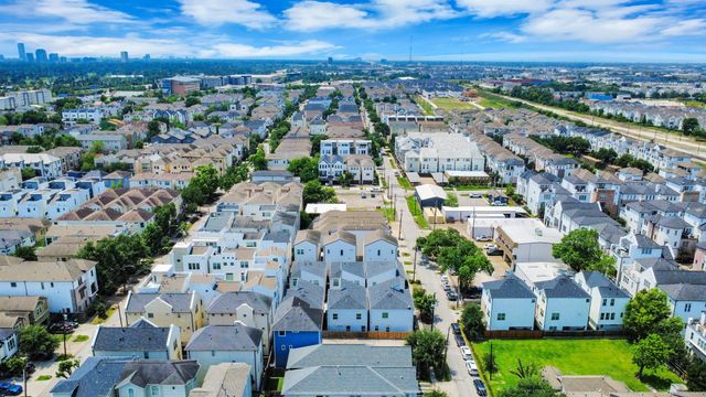 5619 Kansas Street B, Houston, TX 77007