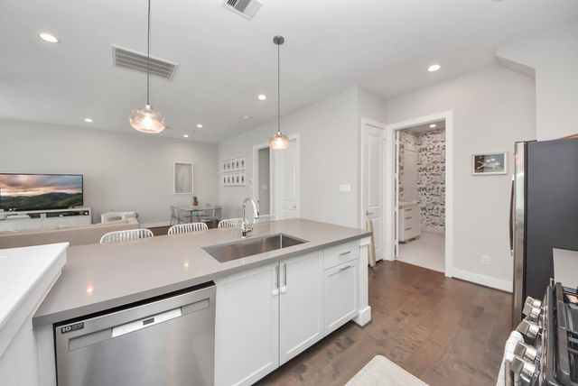 5619 Kansas Street B, Houston, TX 77007
